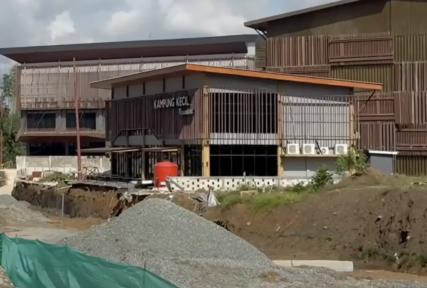 Gambar yang menunjukkan objek Restoran Kampung Kecil di Nusantara