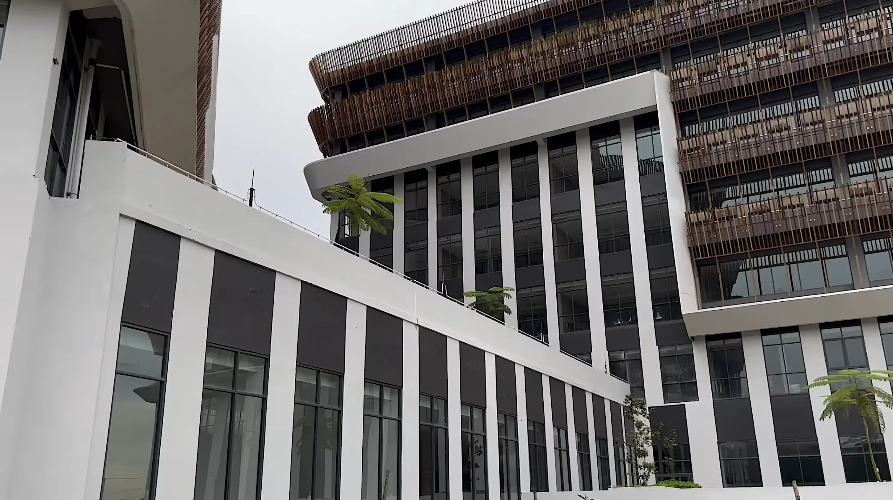 Kemensetneg Exterior