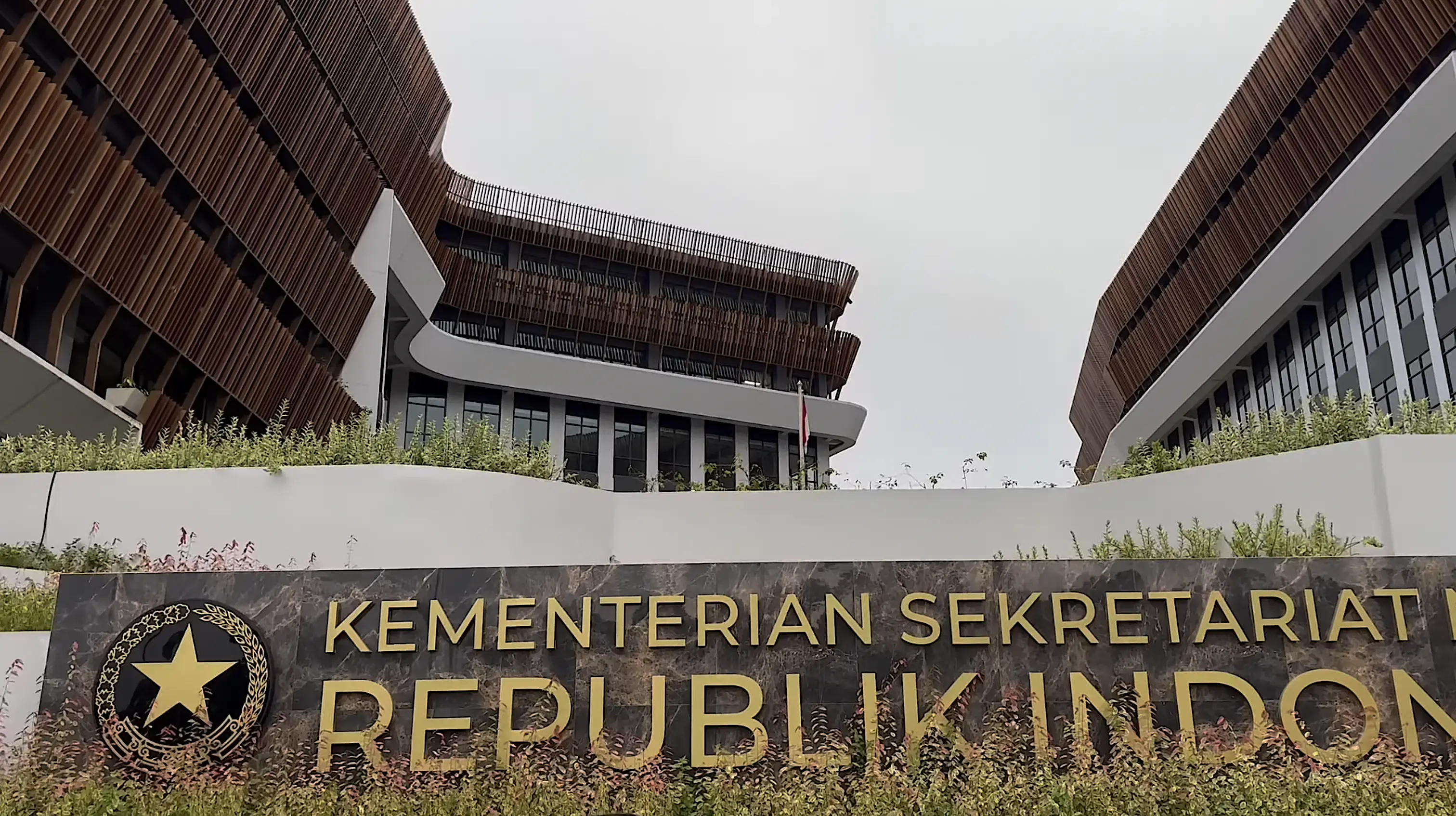 Kemensetneg Exterior